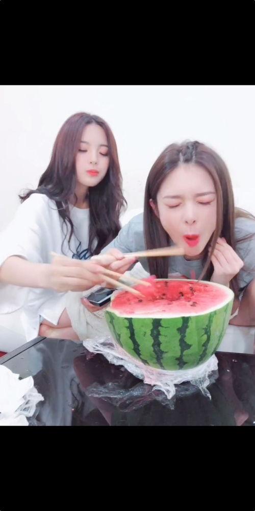 只管吃瓜的视频在线观看,在线观看背后的趣味与热议