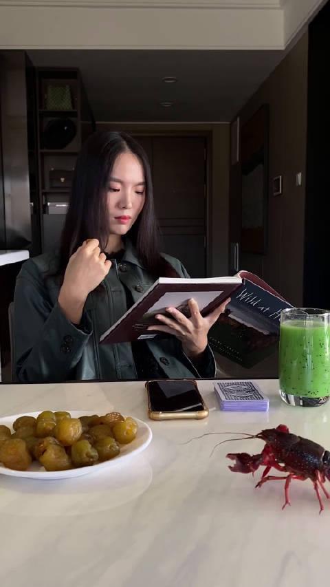 抖音丝爷和文赫吃瓜视频,抖音吃瓜盛宴，揭秘娱乐圈幕后风云