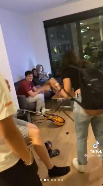 吃瓜群众两个女孩视频大全,两位女孩视频大全引发全网关注