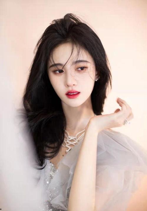 鞠婧祎新剧吃瓜视频,吃瓜视频揭秘拍摄幕后趣事