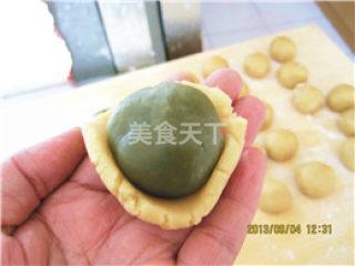 青山吃哈密瓜月饼视频,美味与中秋的完美邂逅
